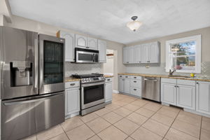 1272 Mammoth Rd, Dracut, MA 01826, USA Photo 11