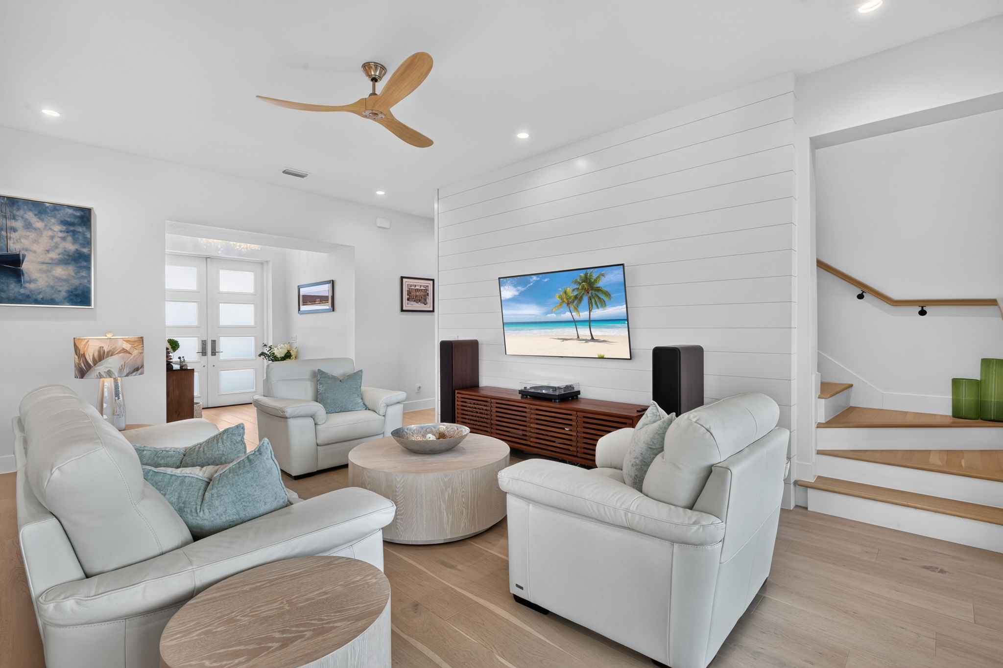 Living Room 3 of 4