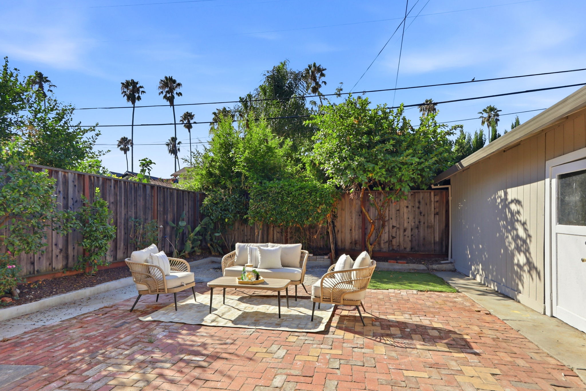 037_F8_1273 Sierra Ave