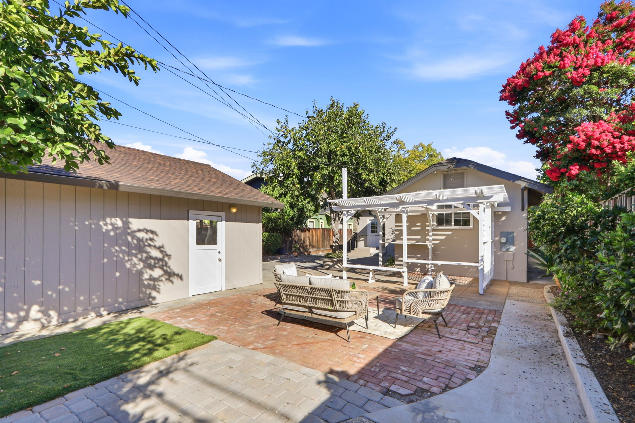 039_F8_1273 Sierra Ave