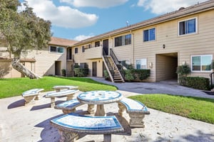 Holly Ave-S1310-002.jpg