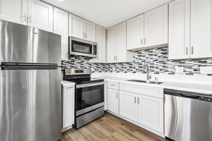 Holly Ave-S1310-010.jpg