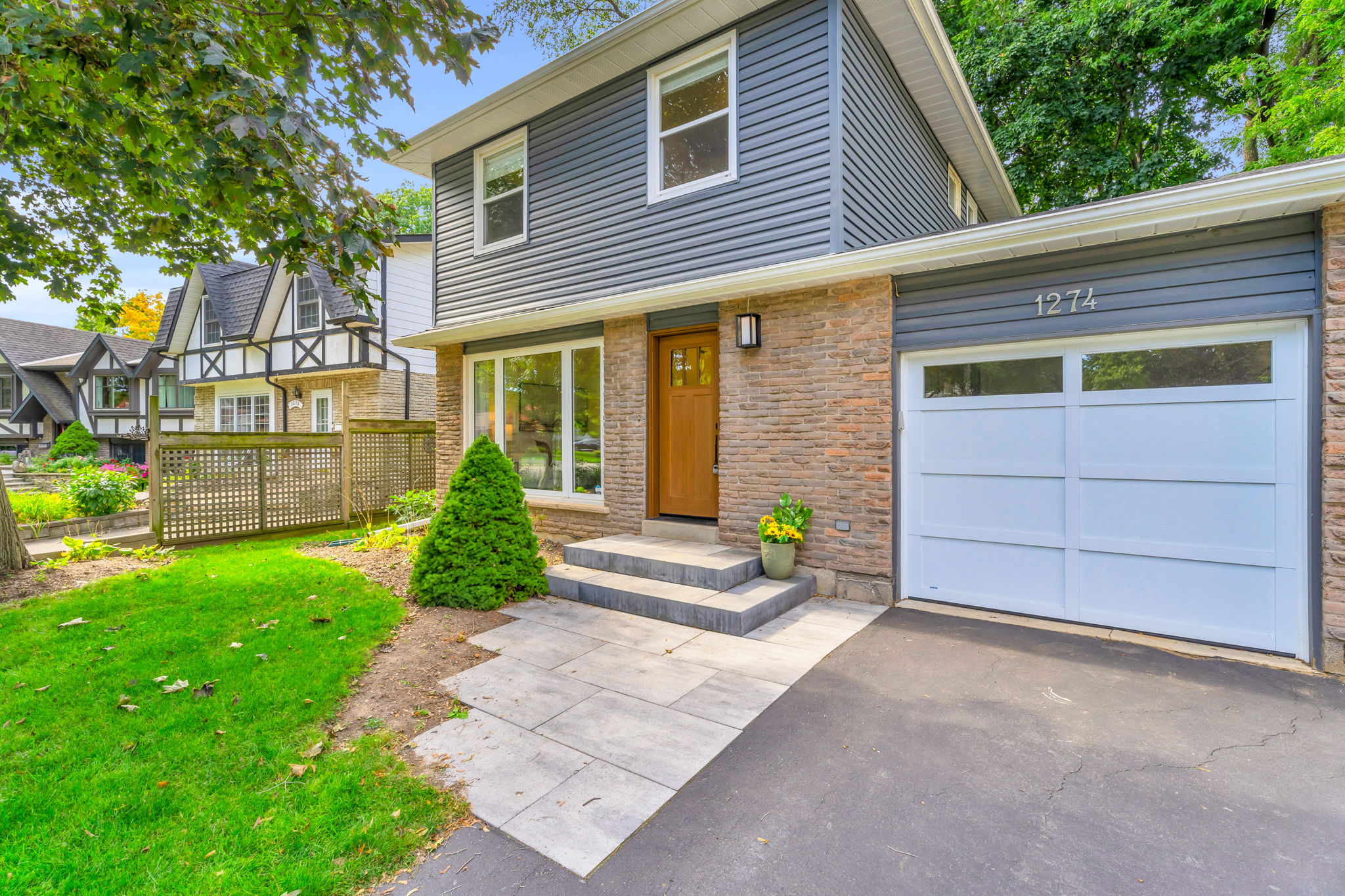 Front Porch/Entrance