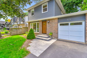 Front Porch/Entrance