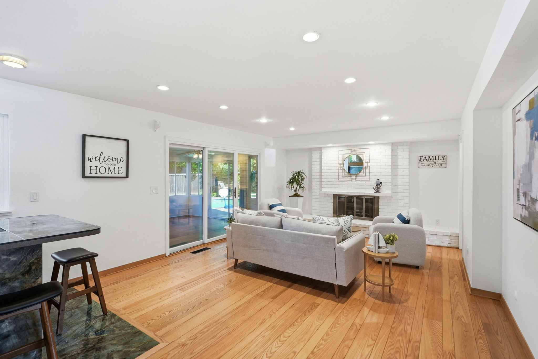 012_f8_1276 Larch Ave