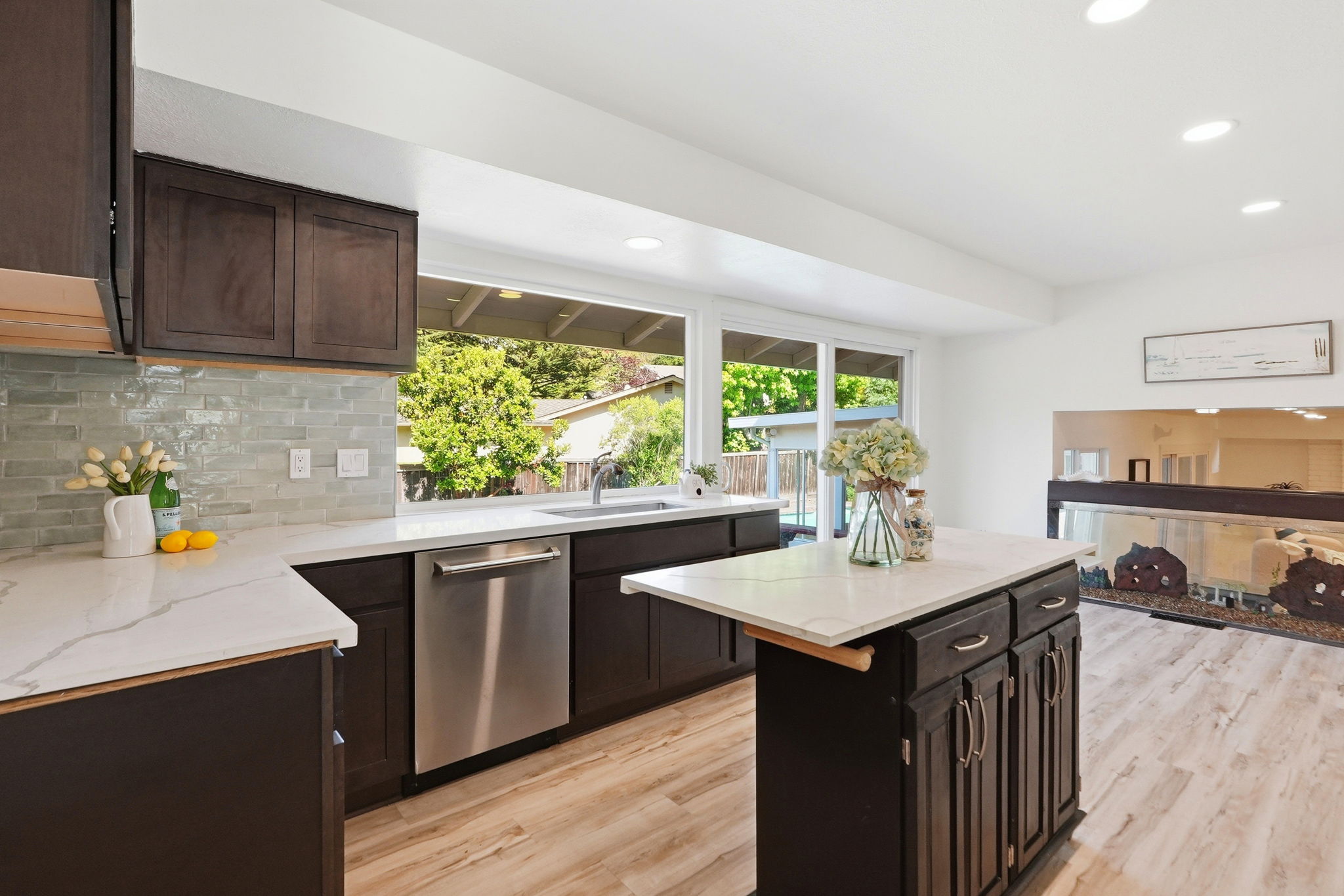 016_f8_1276 Larch Ave