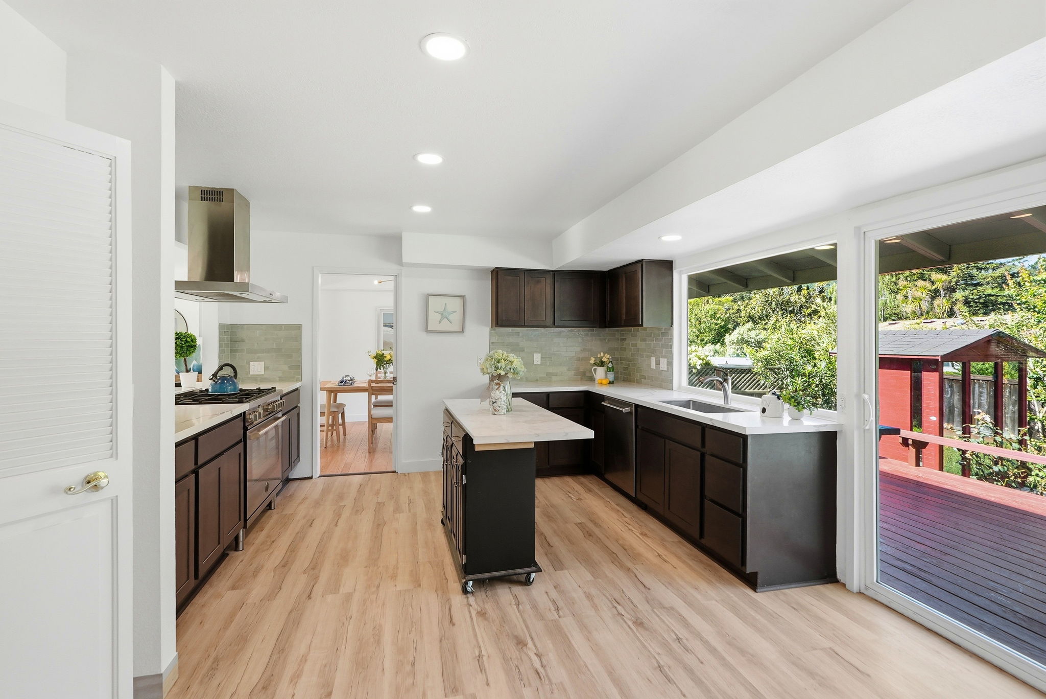 017_f8_1276 Larch Ave
