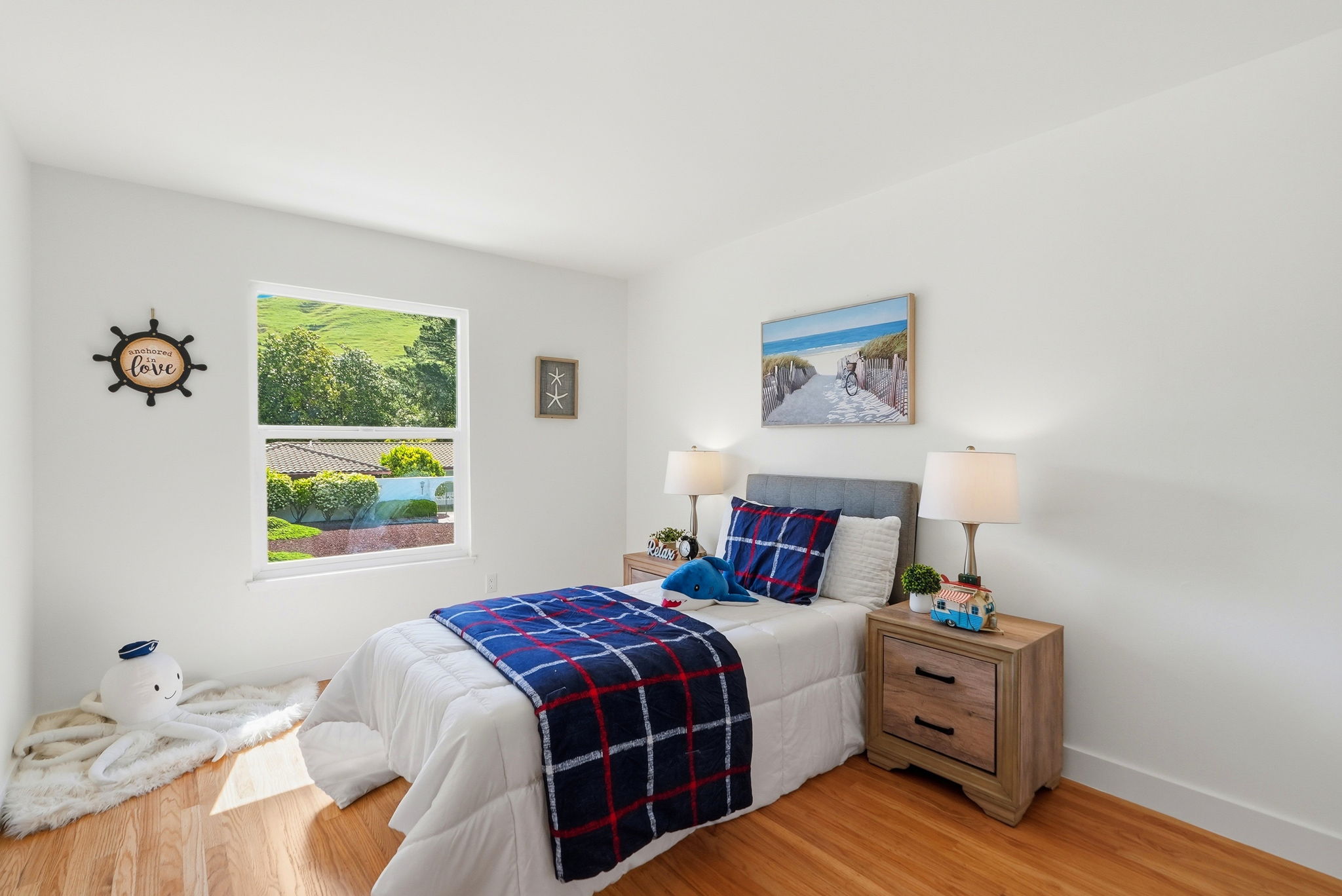 025_f8_1276 Larch Ave