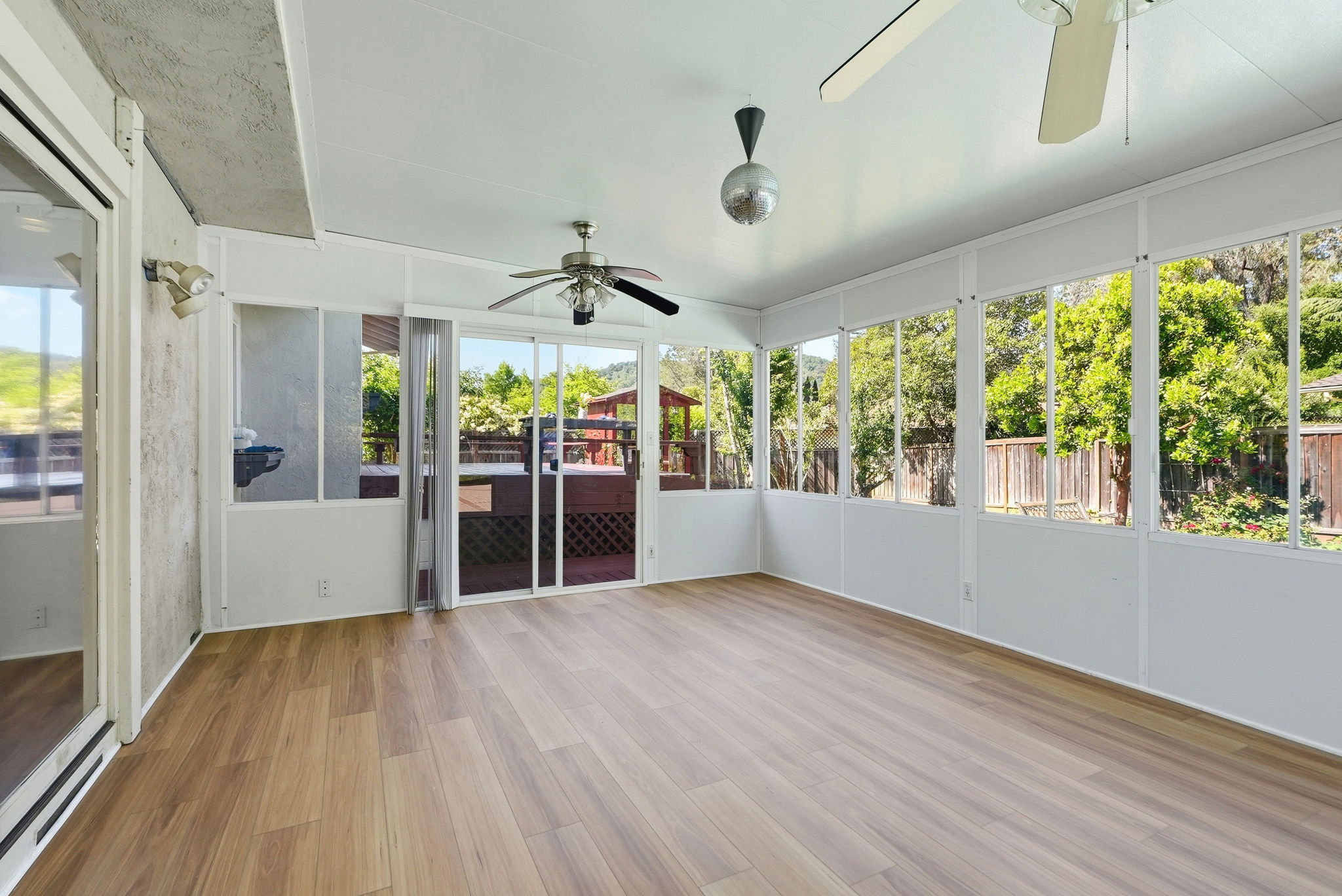 036_f8_1276 Larch Ave
