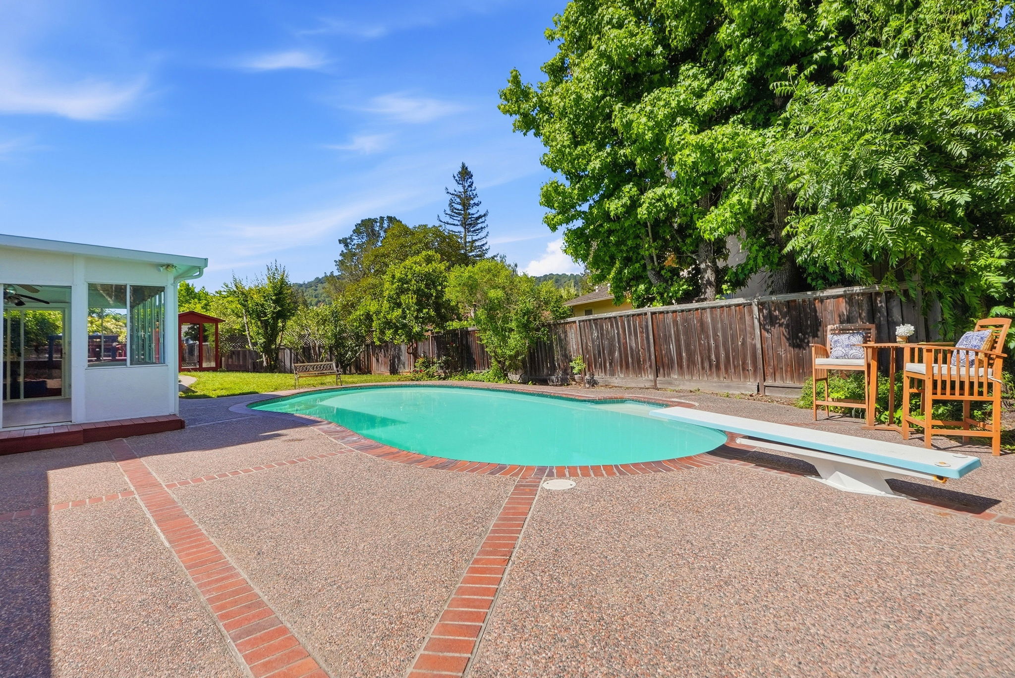 049_f8_1276 Larch Ave