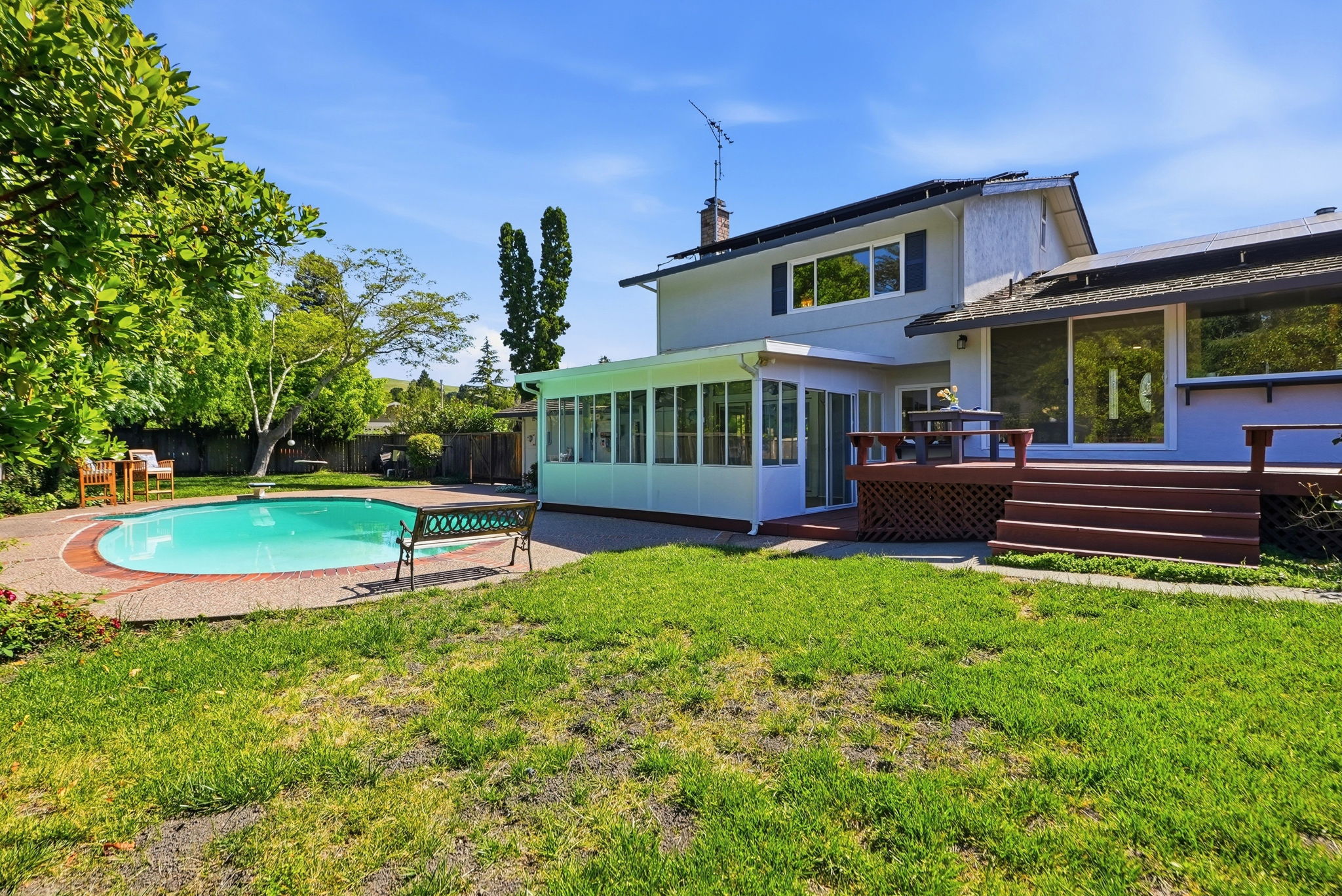 050_f8_1276 Larch Ave