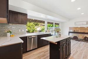 016_f8_1276 Larch Ave