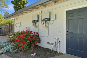 047_f8_1276 Larch Ave