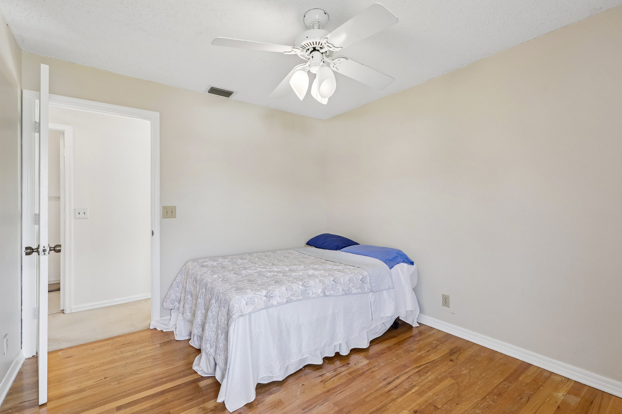 Meadowbreeze Dr-S1205-027.jpg