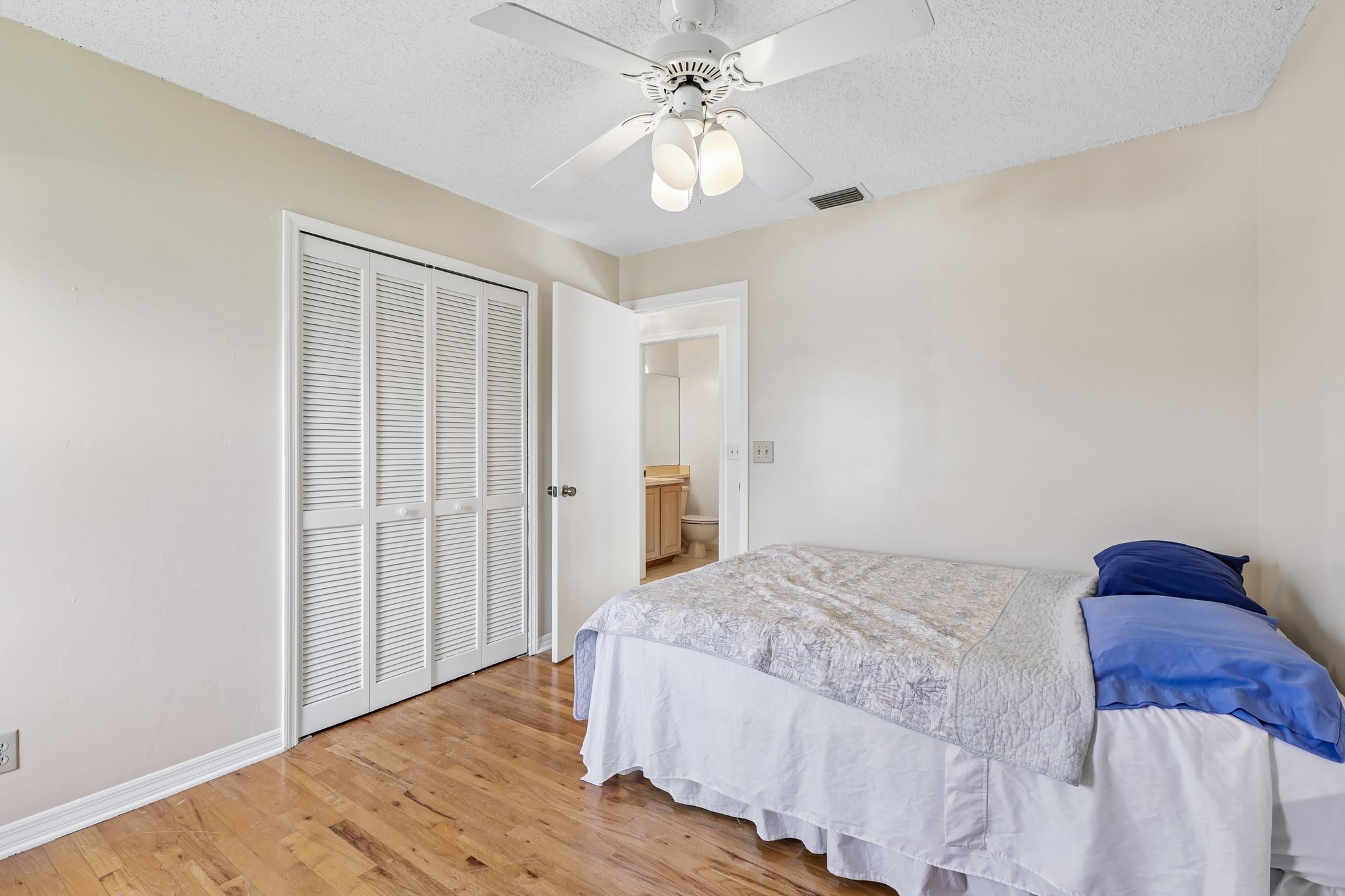 Meadowbreeze Dr-S1205-028.jpg