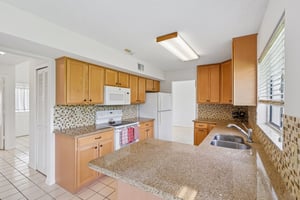 Meadowbreeze Dr-S1205-016.jpg