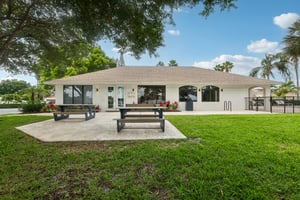 Meadowbreeze Dr-1205-910.jpg