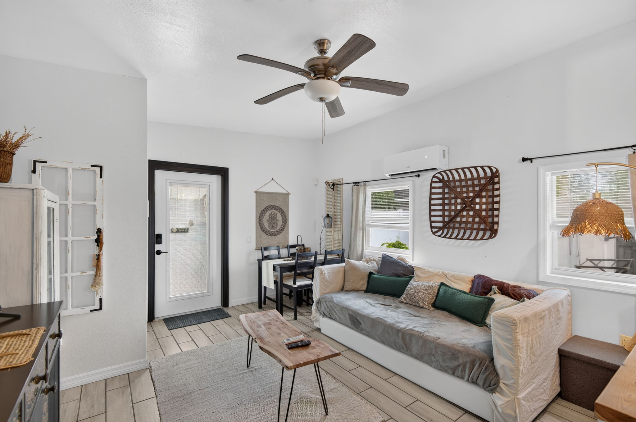  Photo 49