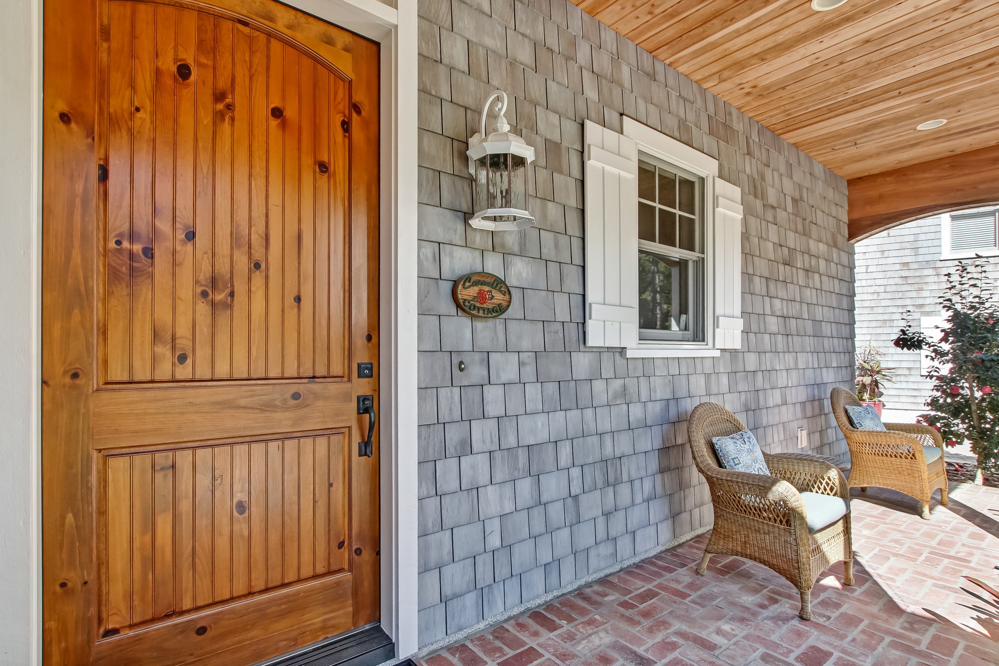 Front Porch/Entrance