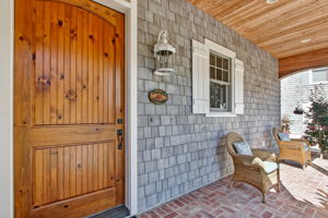 Front Porch/Entrance