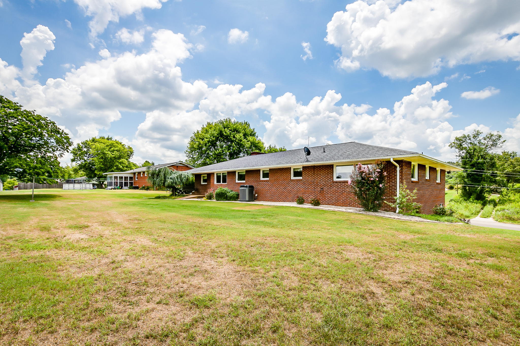 128 Arnold Rd, Church Hill, TN 37642 HomeSelfies