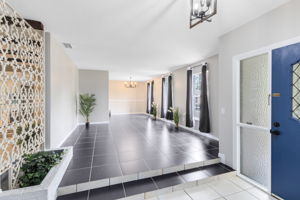 Foyer/Living Room/Dinette