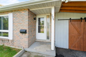 Front Porch/Entrance