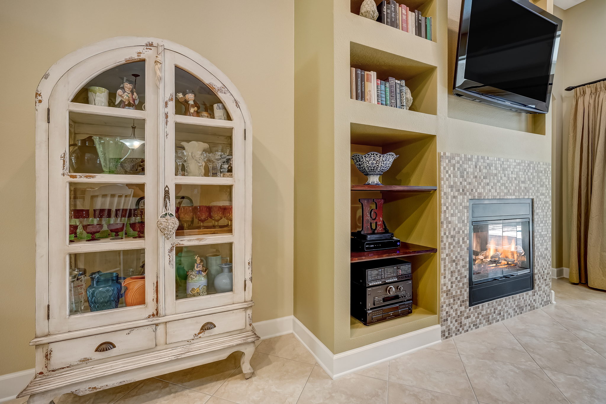 Family Room - Gas Fireplace and Built-in Shelves