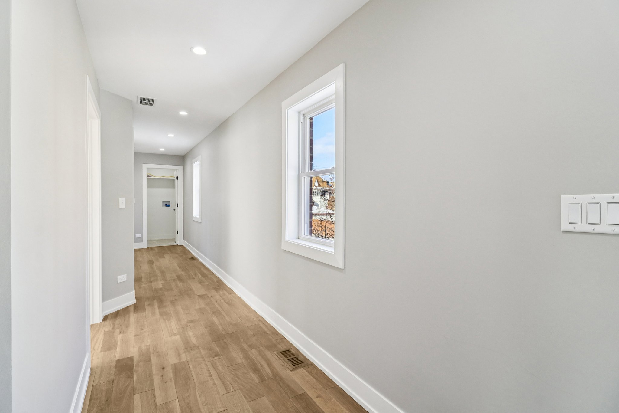 N 22nd Ave-S2201-006.jpg