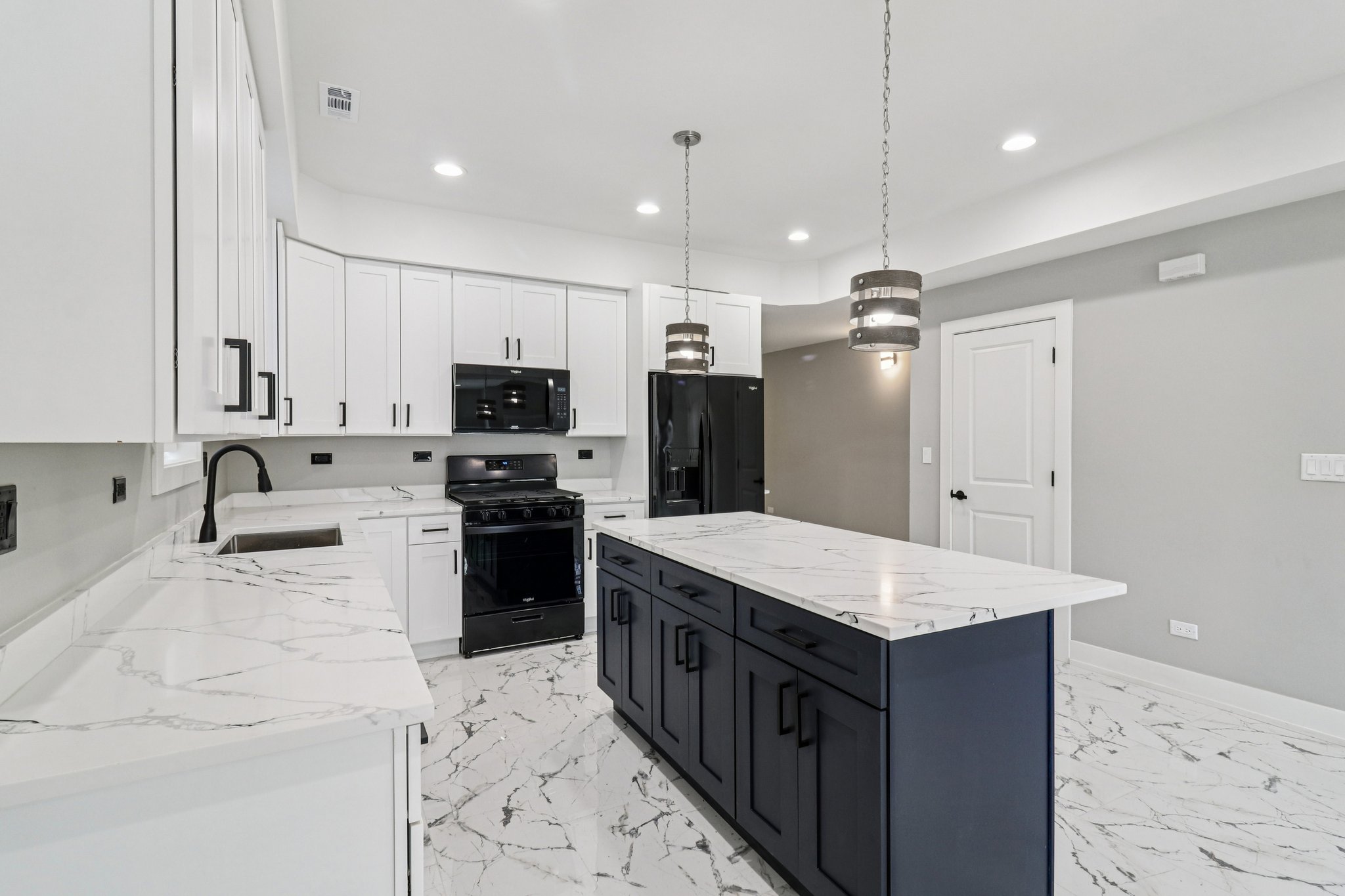 N 22nd Ave-S2201-010.jpg