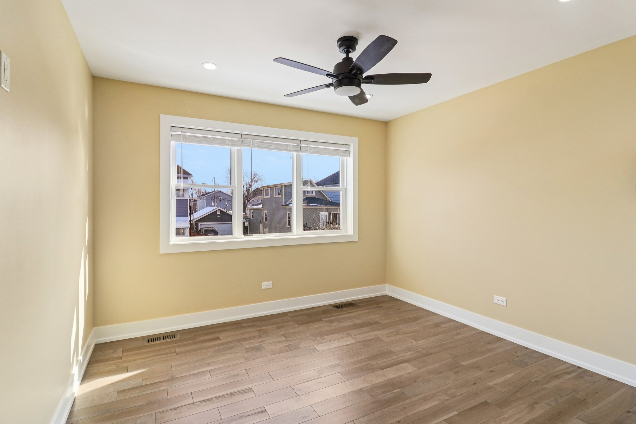 N 22nd Ave-S2201-016.jpg