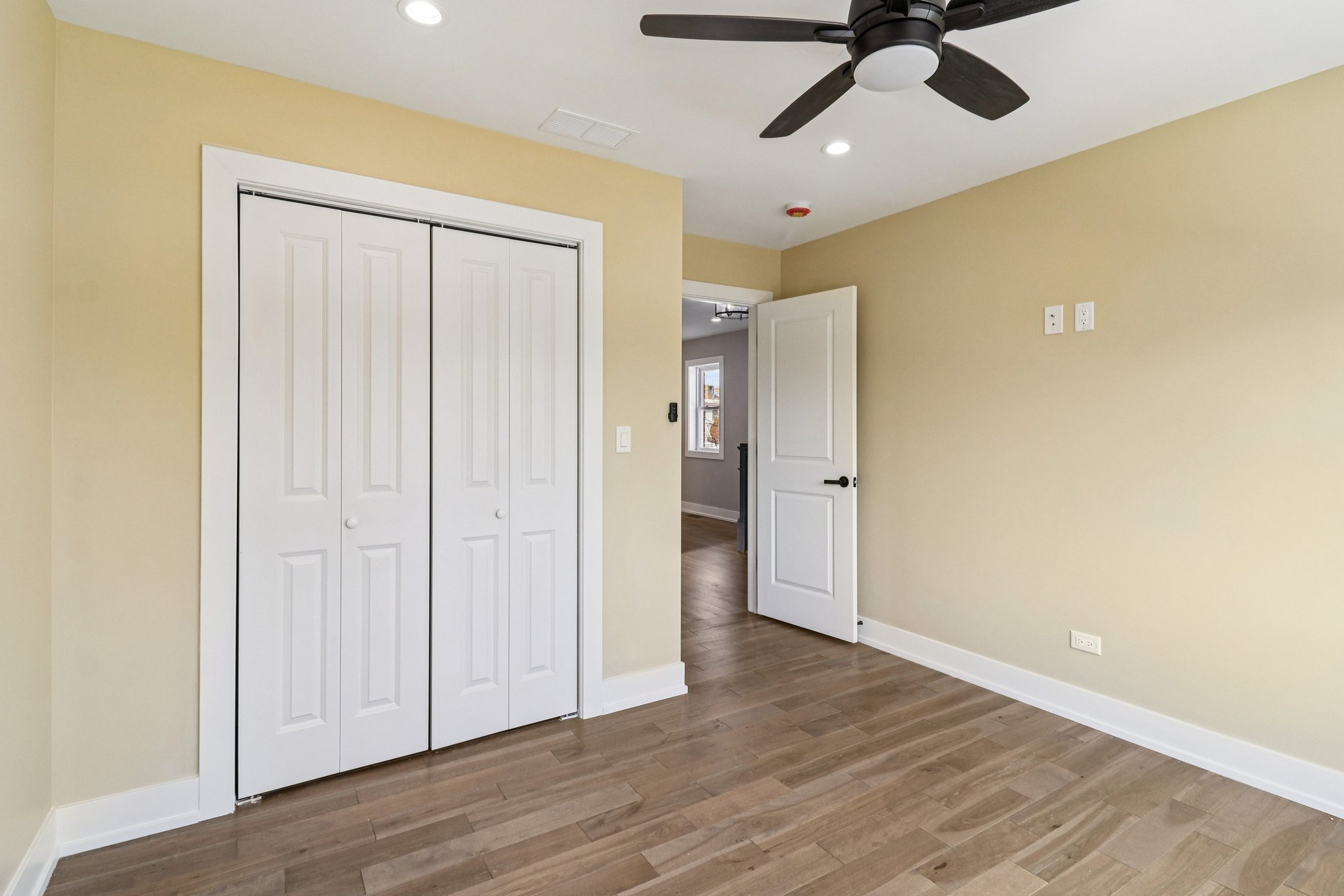 N 22nd Ave-S2201-017.jpg