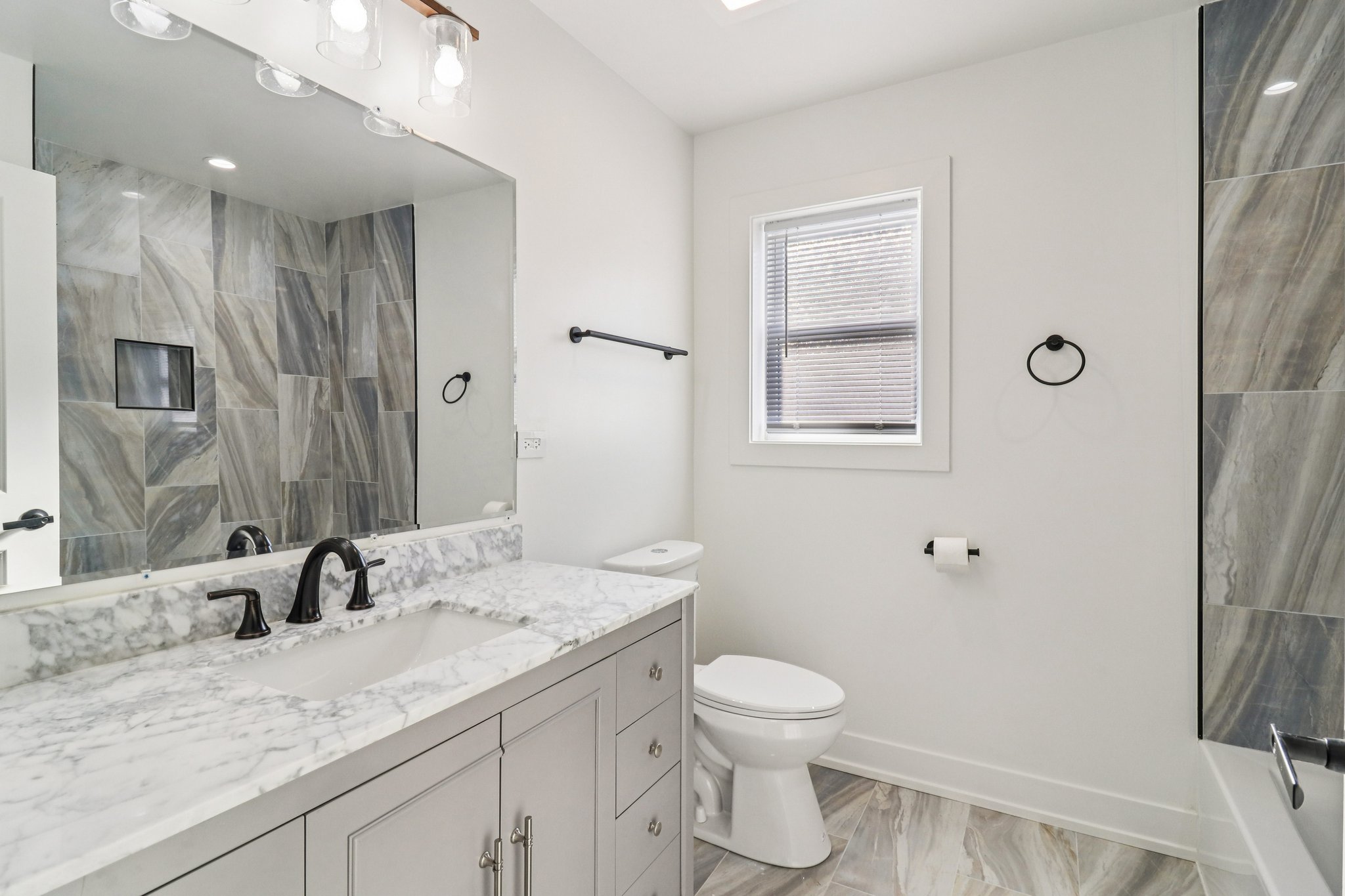 N 22nd Ave-S2201-018.jpg