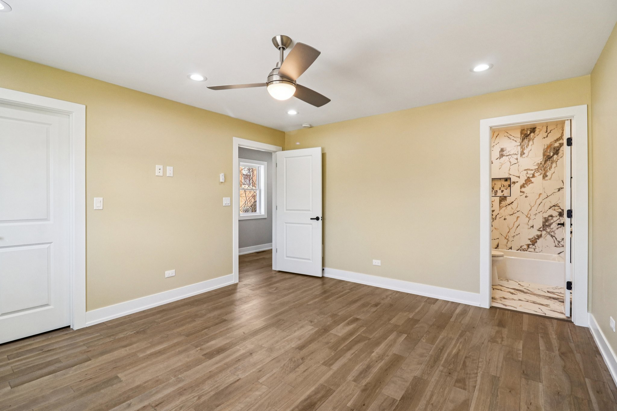 N 22nd Ave-S2201-026.jpg