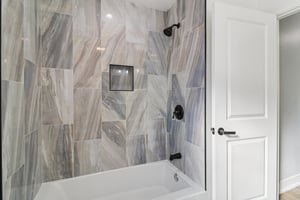 N 22nd Ave-S2201-019.jpg