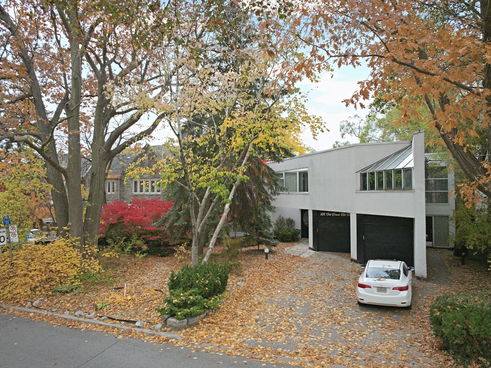 128 Old Forest Hill Rd Toronto, ON M5P 2R9