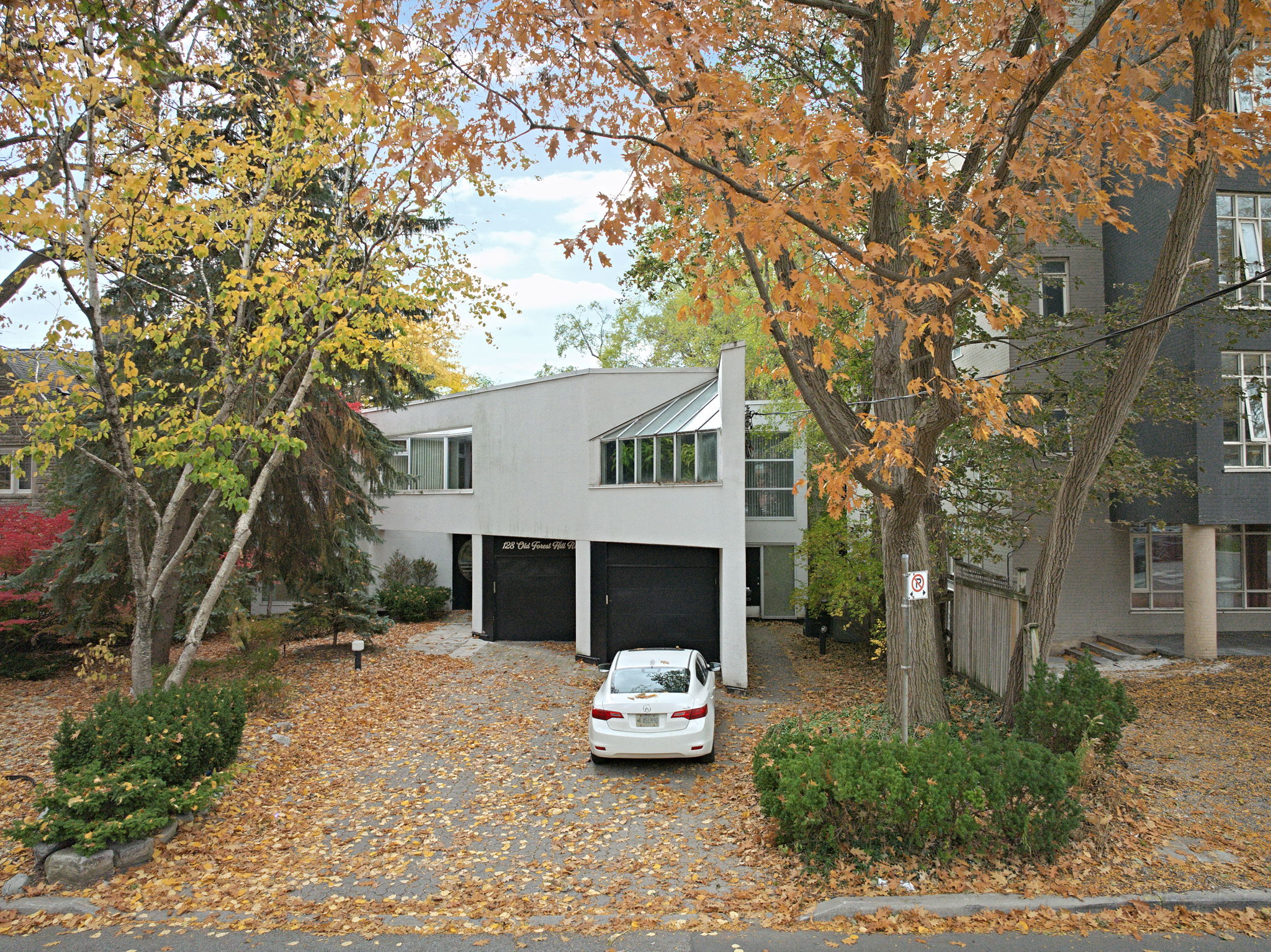 128 Old Forest Hill Rd Toronto, ON M5P 2R9