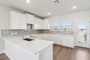 San Antonio East - Legendary Trails - 128 Perciful Ave Schertz TX 78108 - 010