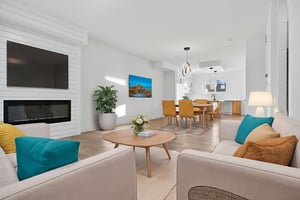 DSC00370 virtually staged.jpeg