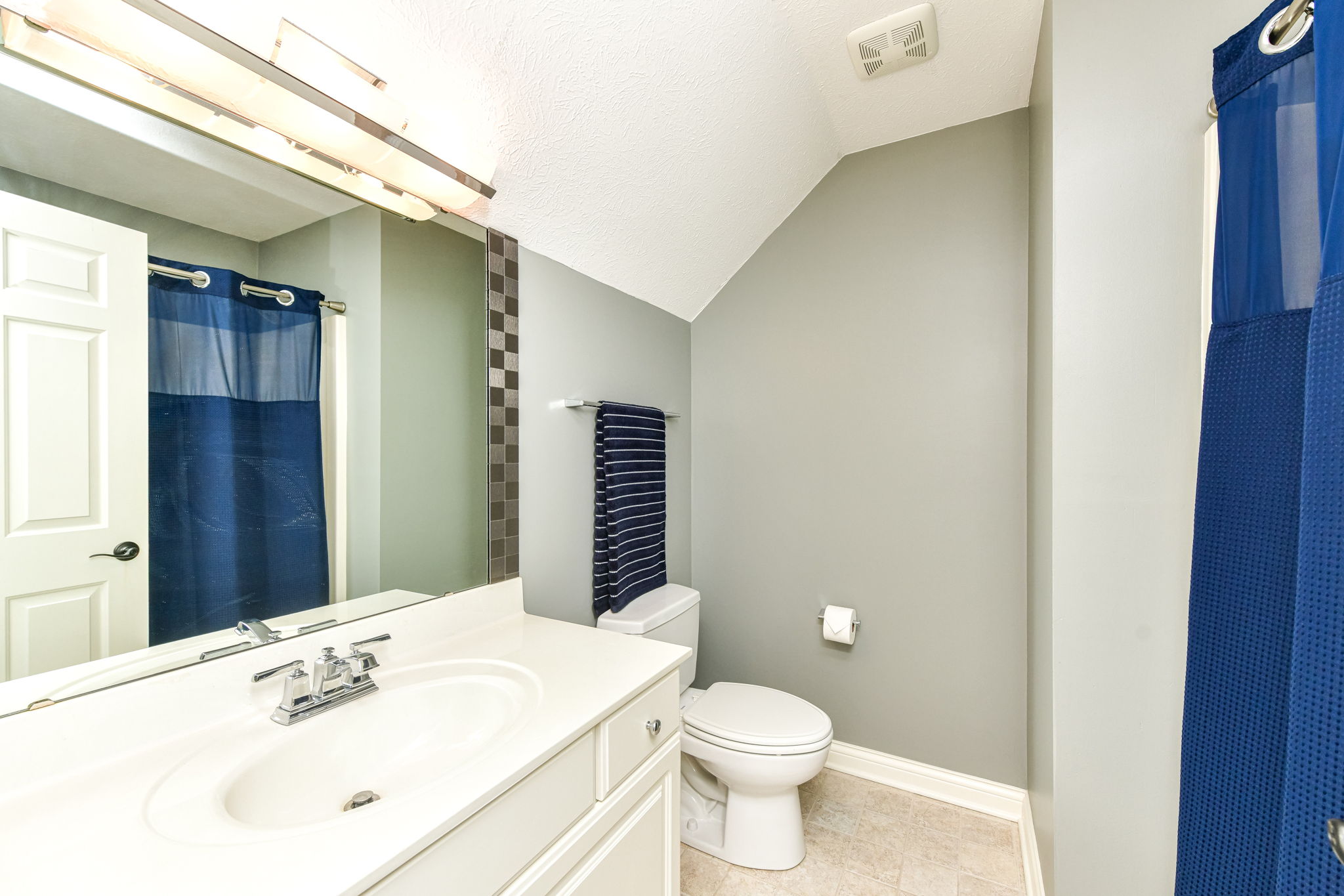 Bathroom connected to Bedroom 2