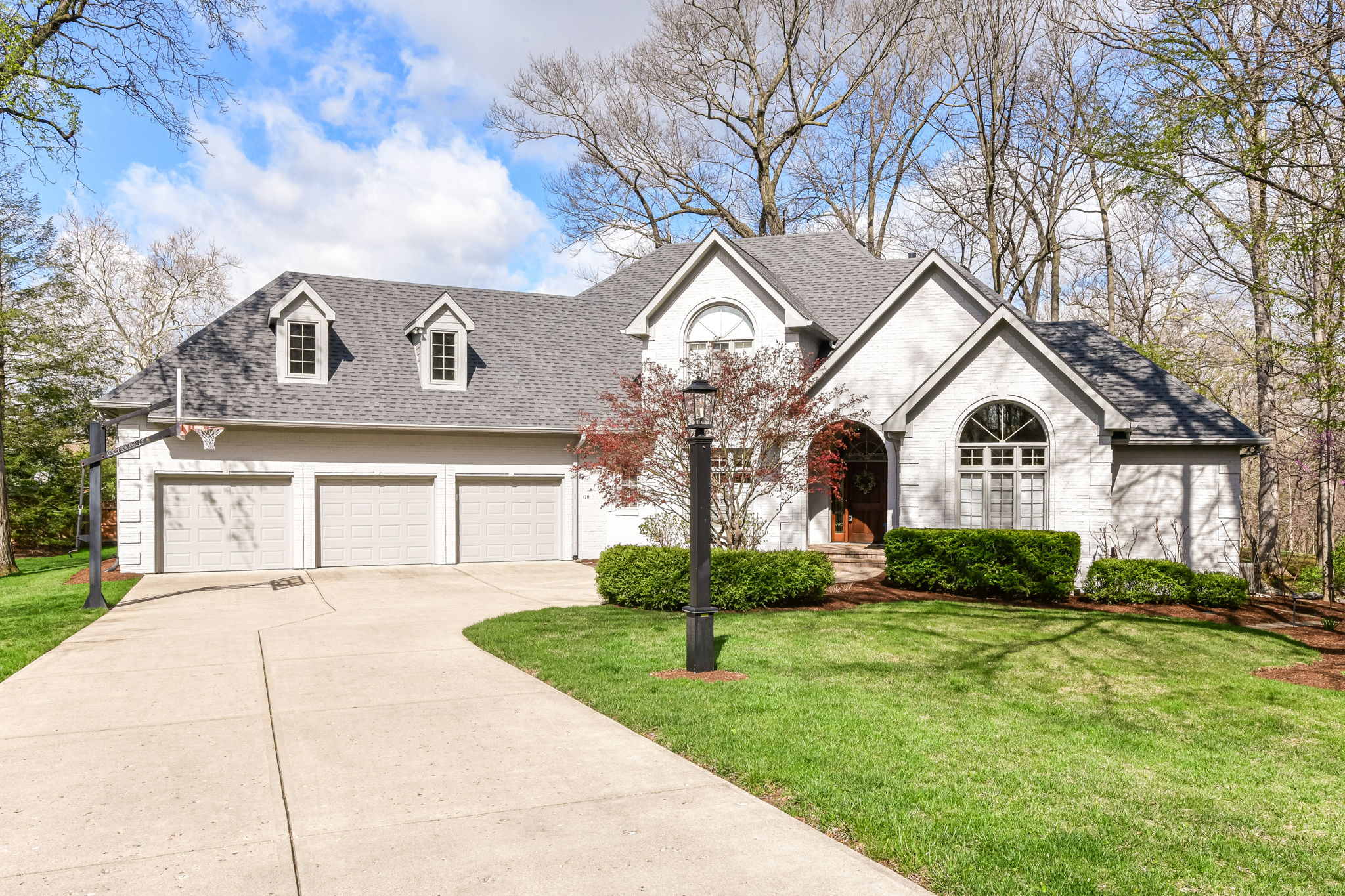 Beautiful cut-de-sac setting