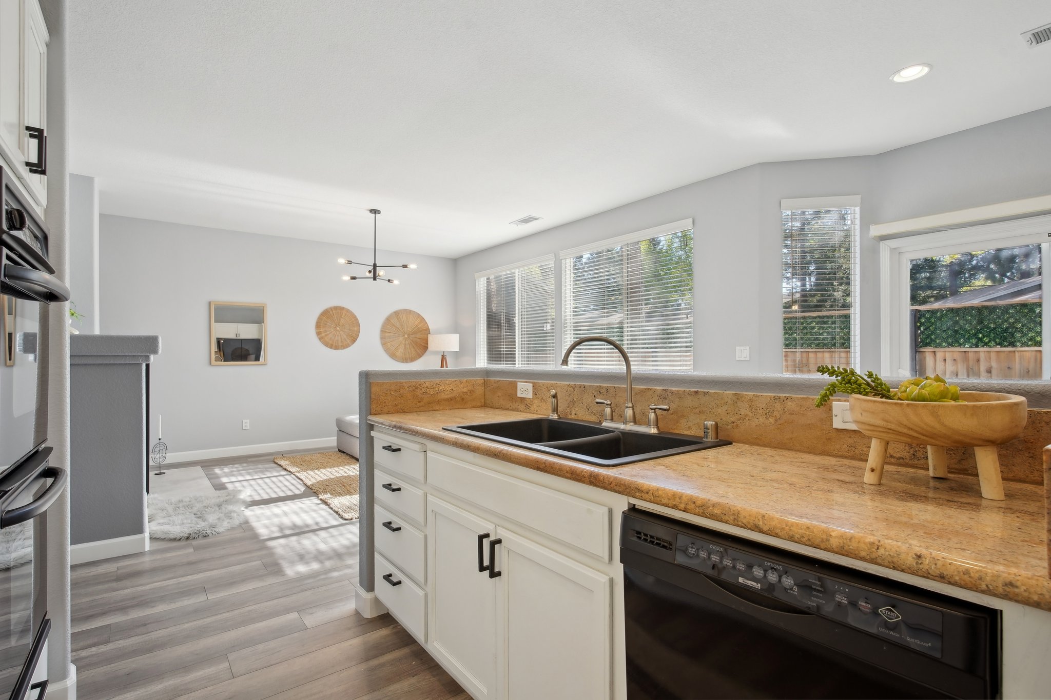 128Sundance 11-Kitchen3.jpg
