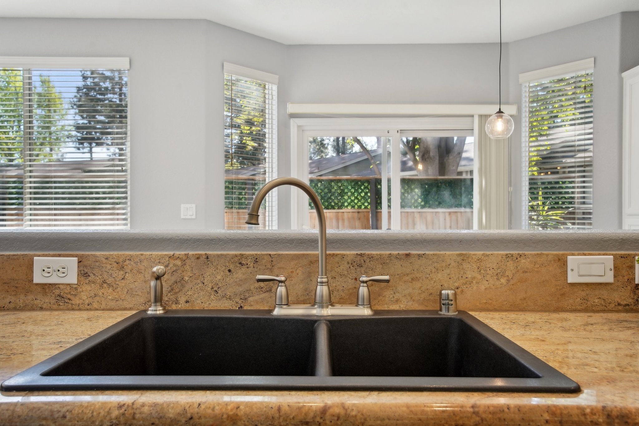 128Sundance 12-Kitchen4.jpg