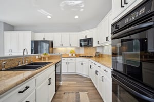 128Sundance 10-Kitchen2.jpg