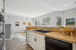 128Sundance 11-Kitchen3.jpg