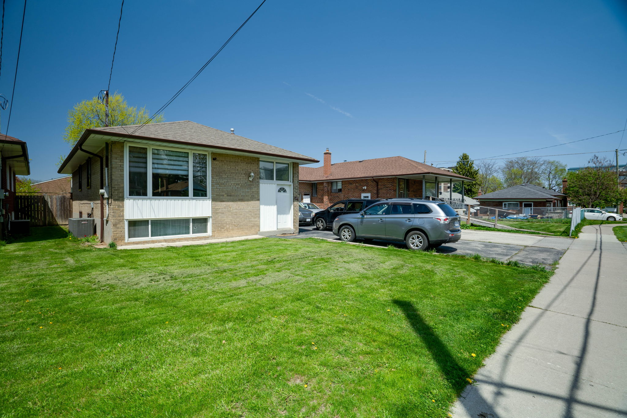 128 Trinnell Blvd Toronto, ON M1L 1S8
