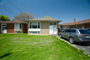 128 Trinnell Blvd, Toronto ON