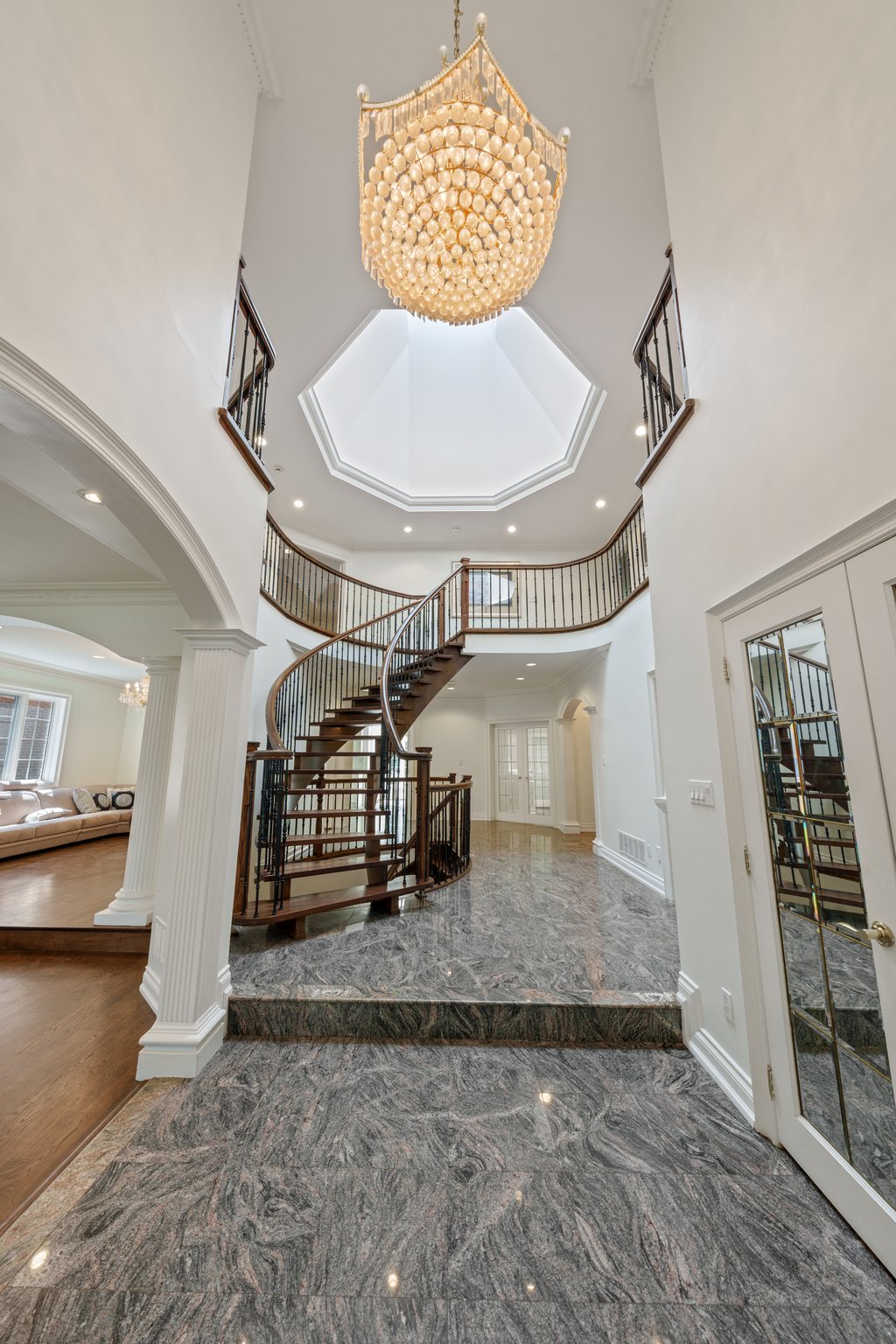128 Yorkminster Rd Toronto, ON M2P 1M6