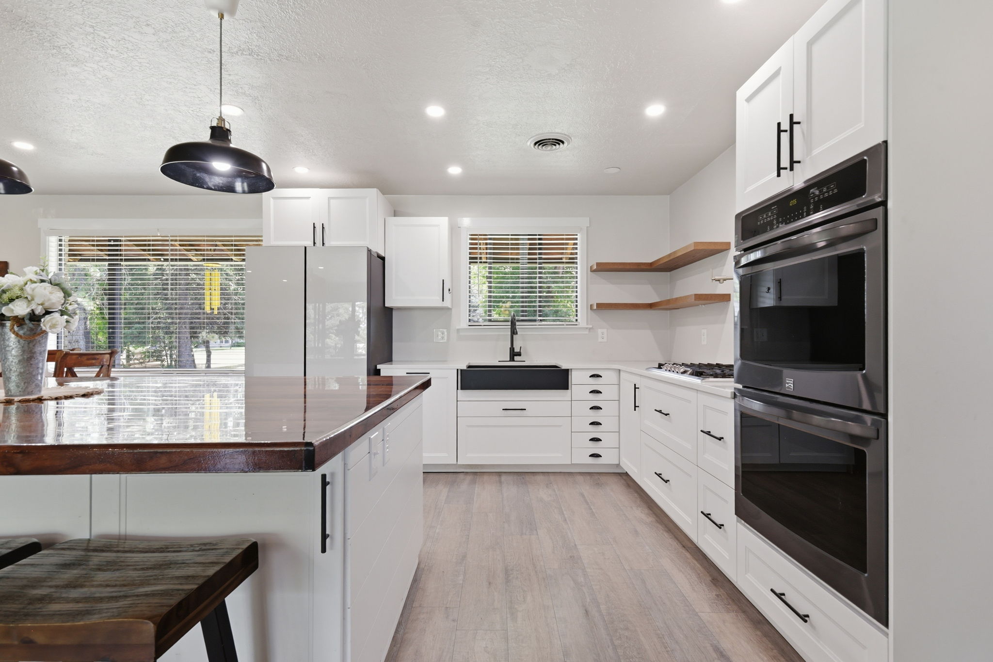  Photo 40