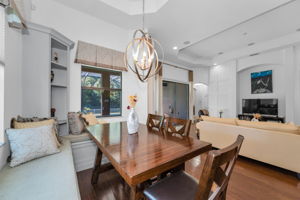 Kitchen Eat-in Area2